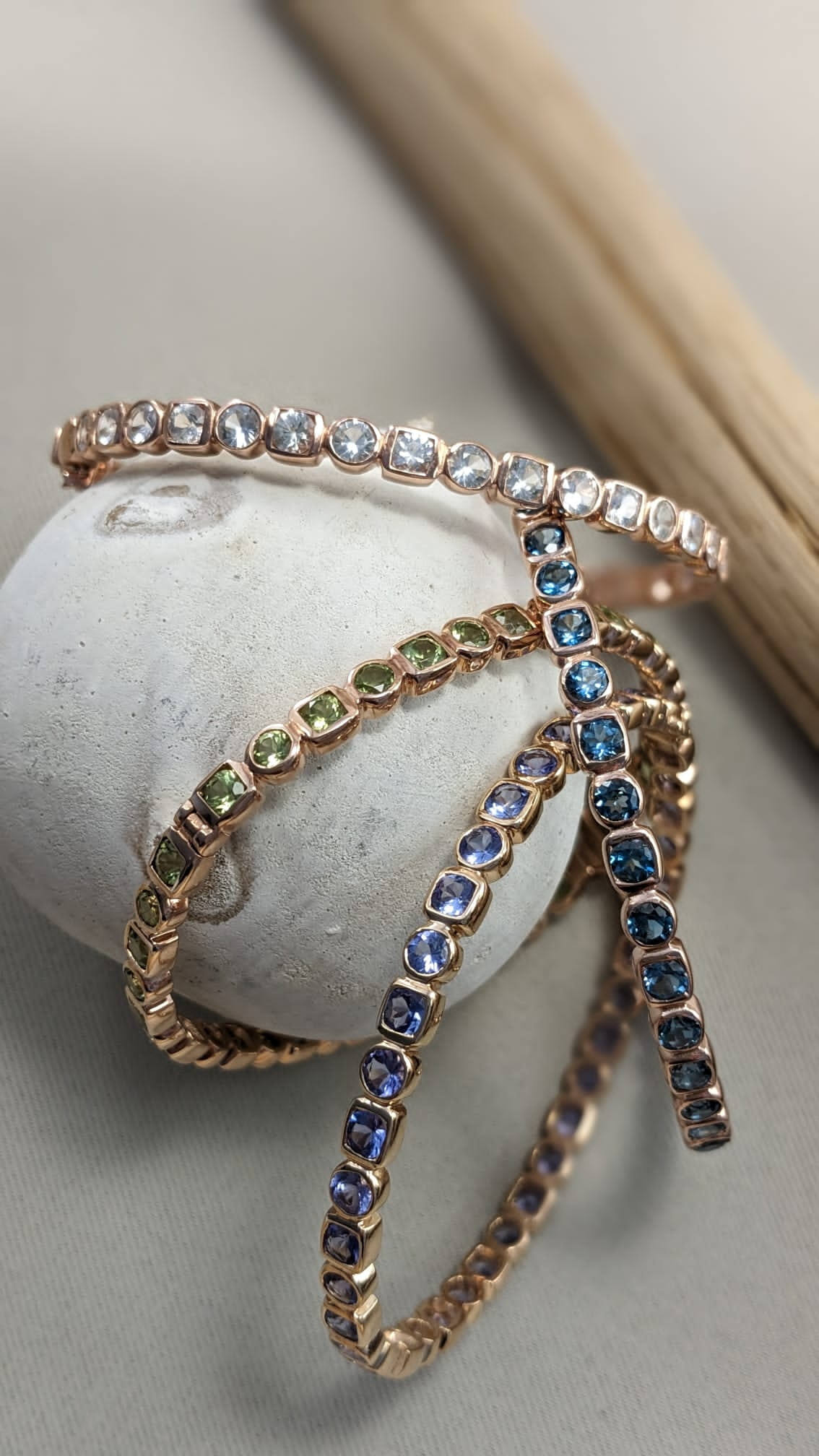 Bracelet with natural gemstones